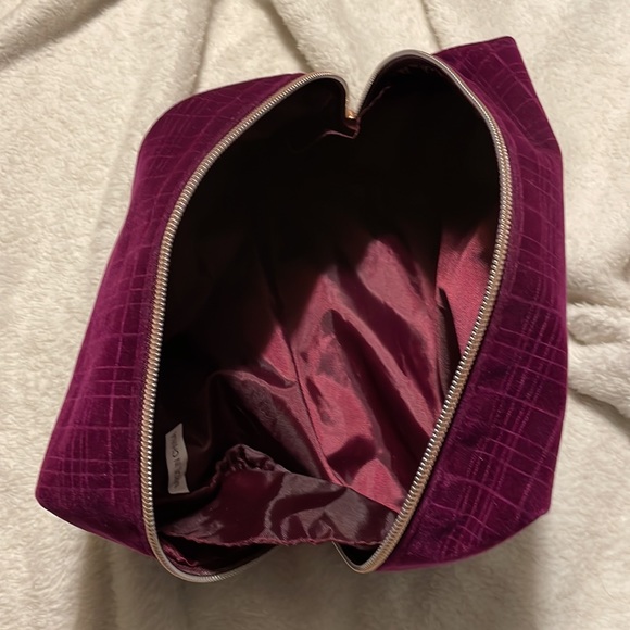 It’s Judy Time velvety makeup bag, VGUC - Picture 6 of 10